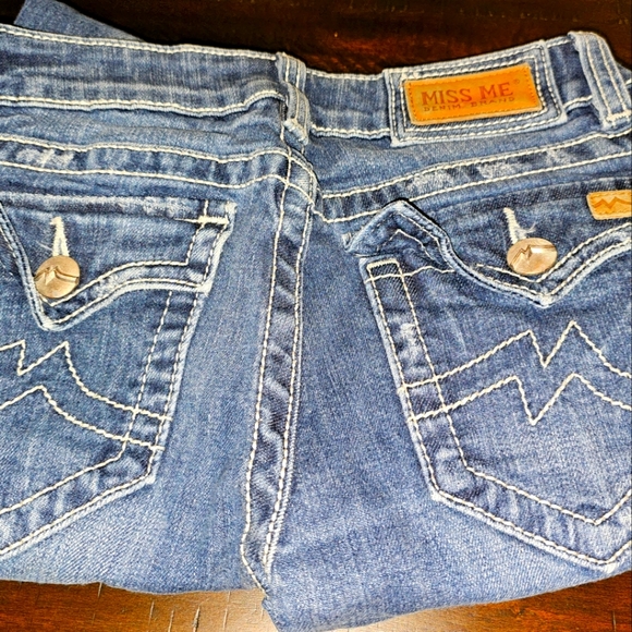 Size 27 Vintage Miss Me Jeans - Picture 1 of 3